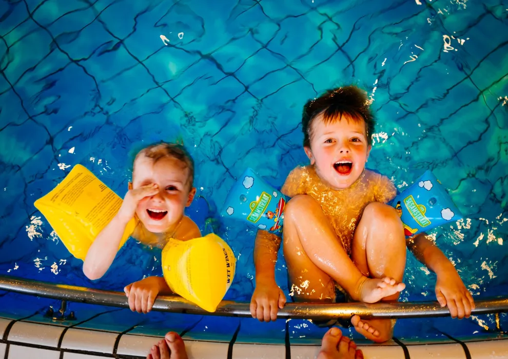 Niños en natación